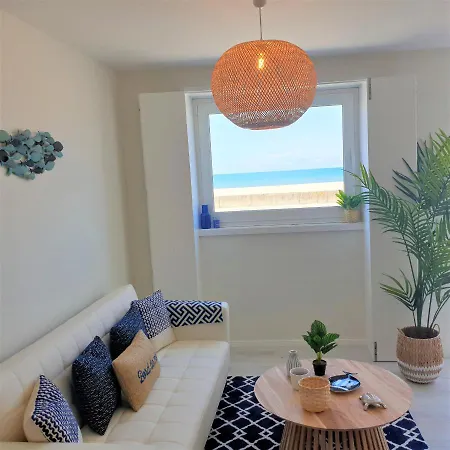 בית נופש The Shore @ Atlantic - Waterfront House, Tiny Pool, Terrasse אספיניו